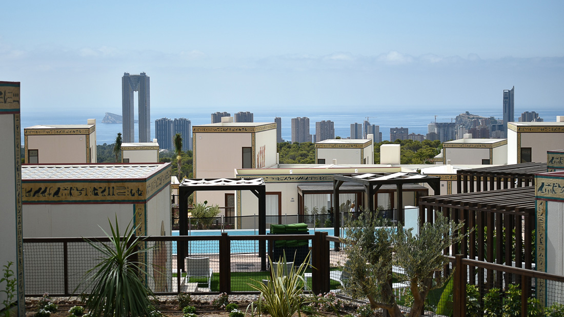 GRAND LUXOR HOTEL & VILLAGE (skyline) - ESCLAPÉS E HIJOS, S.L.