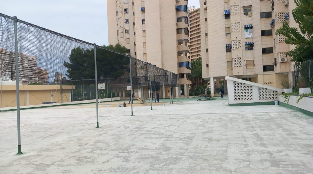 Reparación pistas deportivas en la C.P. Portobello de Alicante